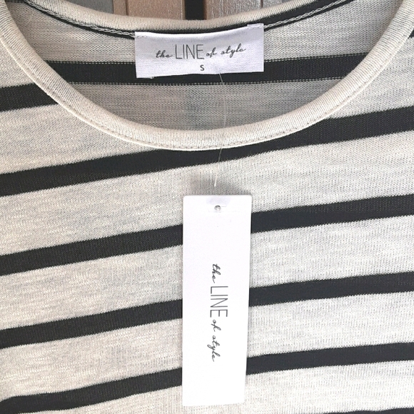 NWT Ivory/Black stripe crewneck with ruched detail - Picture 4 of 8